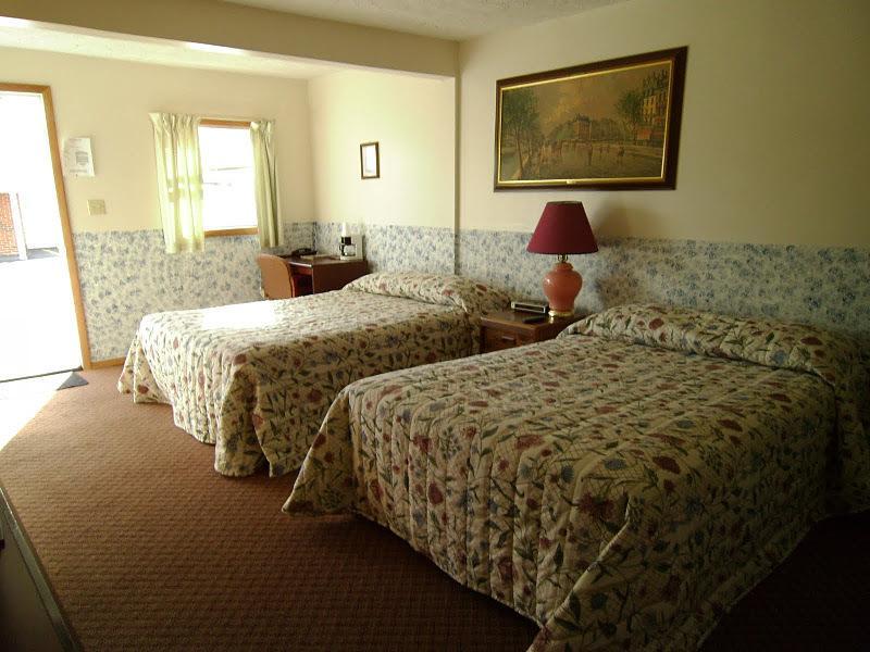 Cedar Hill Motel Hillsboro Room photo